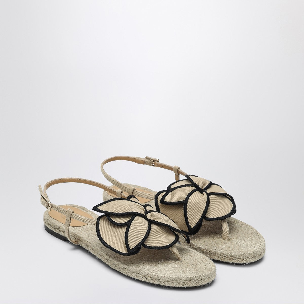 Castañer Sandal in sand color with flower Castañer