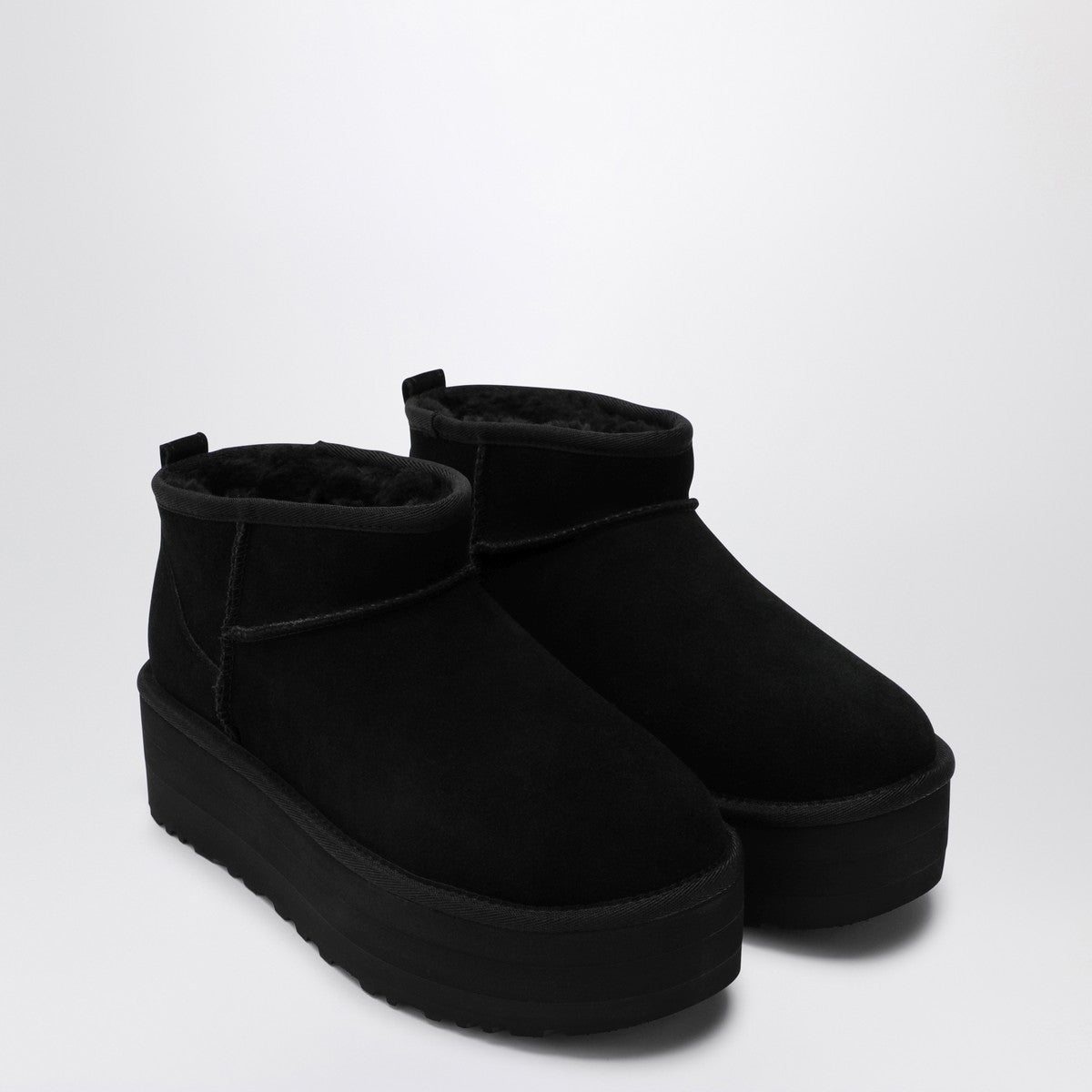 UGG Classic Ultra Mini black boot with platform Ugg