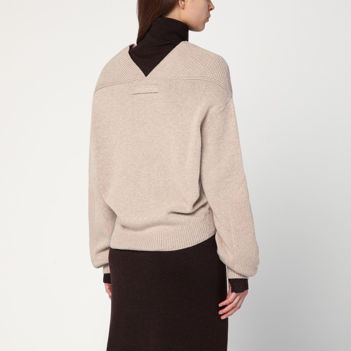 Victoria Beckham Sand-coloured sweater in wool and cashmere Victoria Beckham