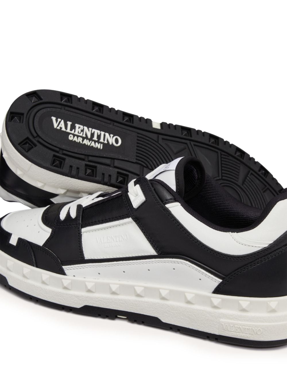 Valentino Garavani Low Top Freedots Sneaker In Calfskin Valentino Garavani