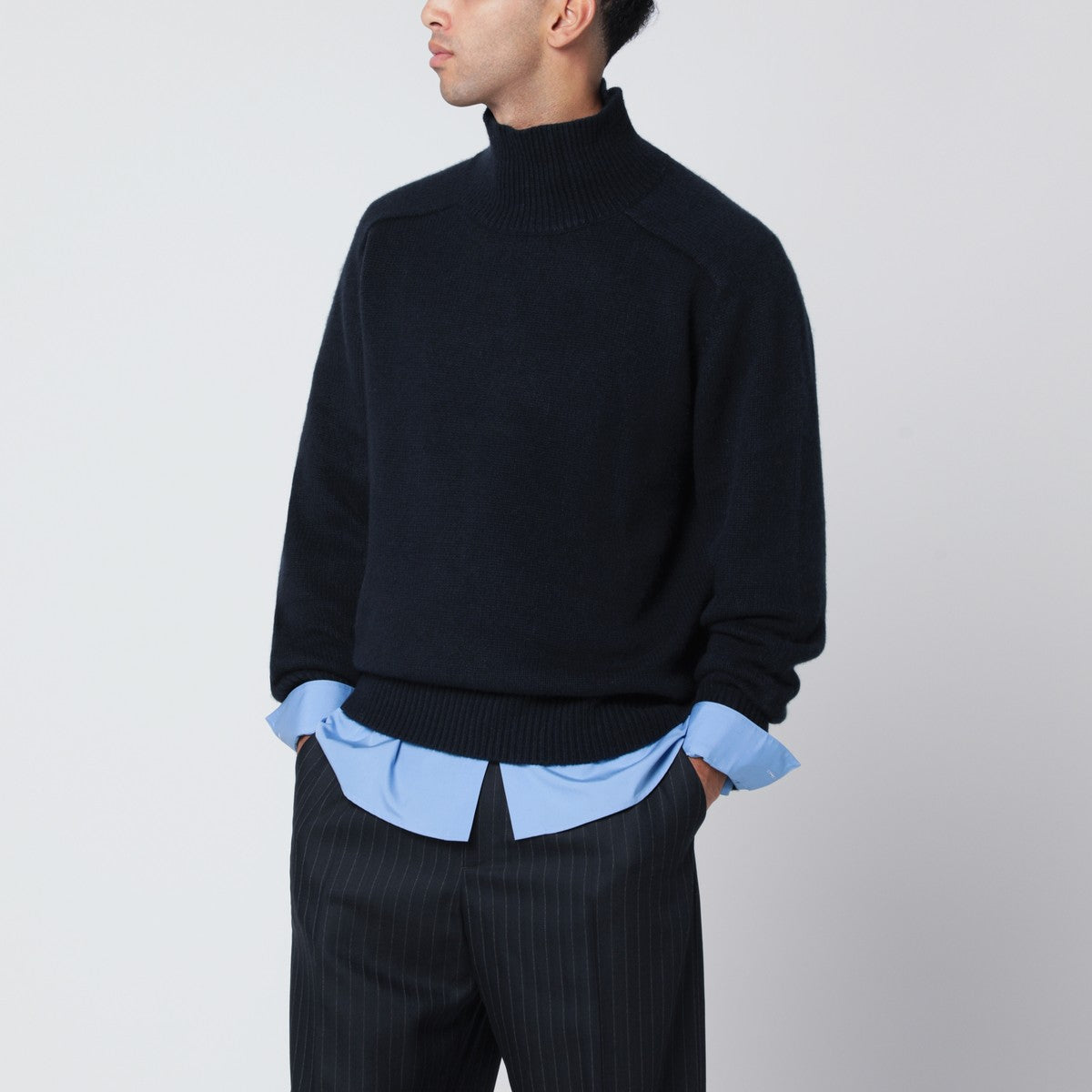 Soft Goat Navy blue cashmere turtleneck sweater Soft Goat