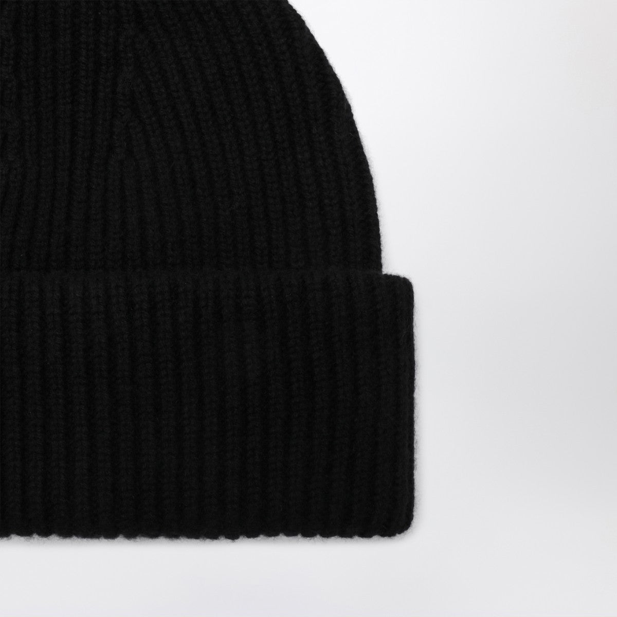 ALMADA LABEL Black wool and cashmere beanie ALMADA LABEL