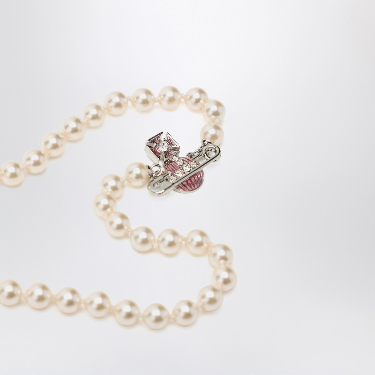 Vivienne Westwood Kitty Pearl necklace with platinum finish Vivienne Westwood