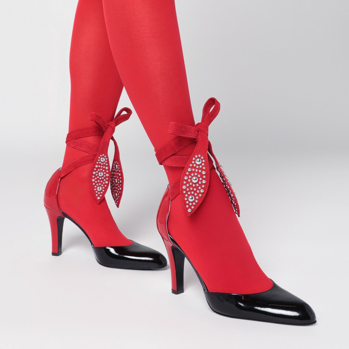 Valentino Garavani Black and red Foliefoliage décolleté Valentino Garavani