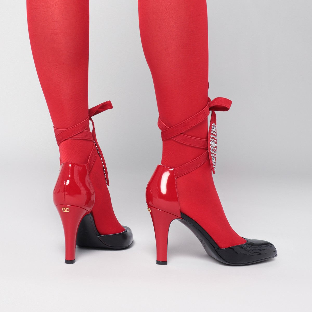 Valentino Garavani Black and red Foliefoliage décolleté Valentino Garavani