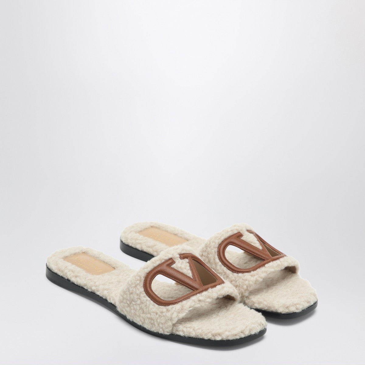 Valentino Garavani Sandalo Slide Vlogo Cut-out in shearling Valentino Garavani