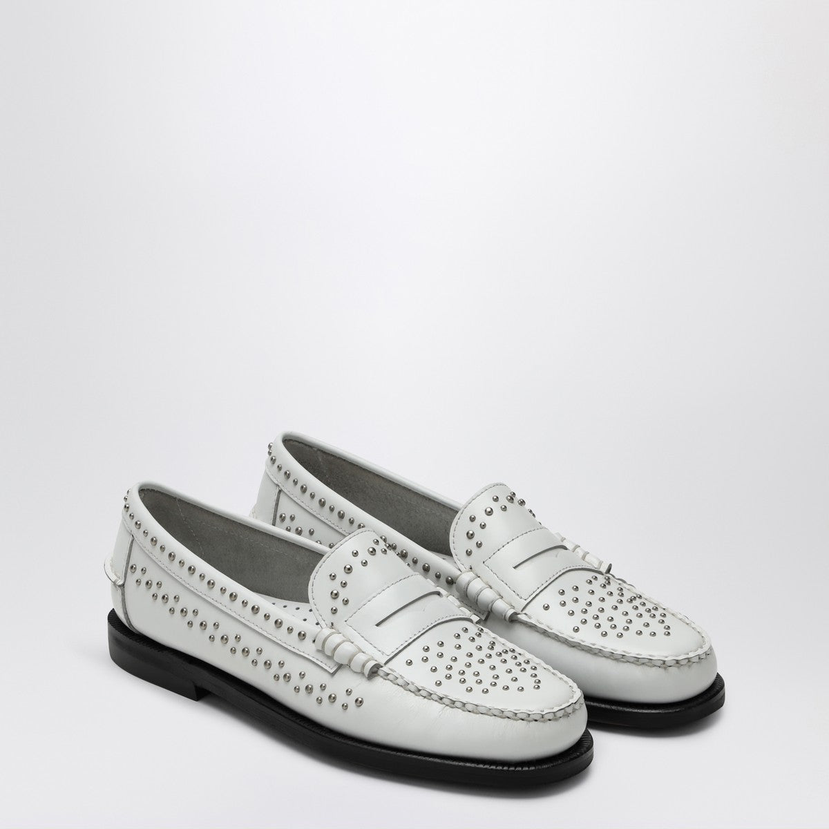 Sebago Classic Dan loafer white with studs Sebago