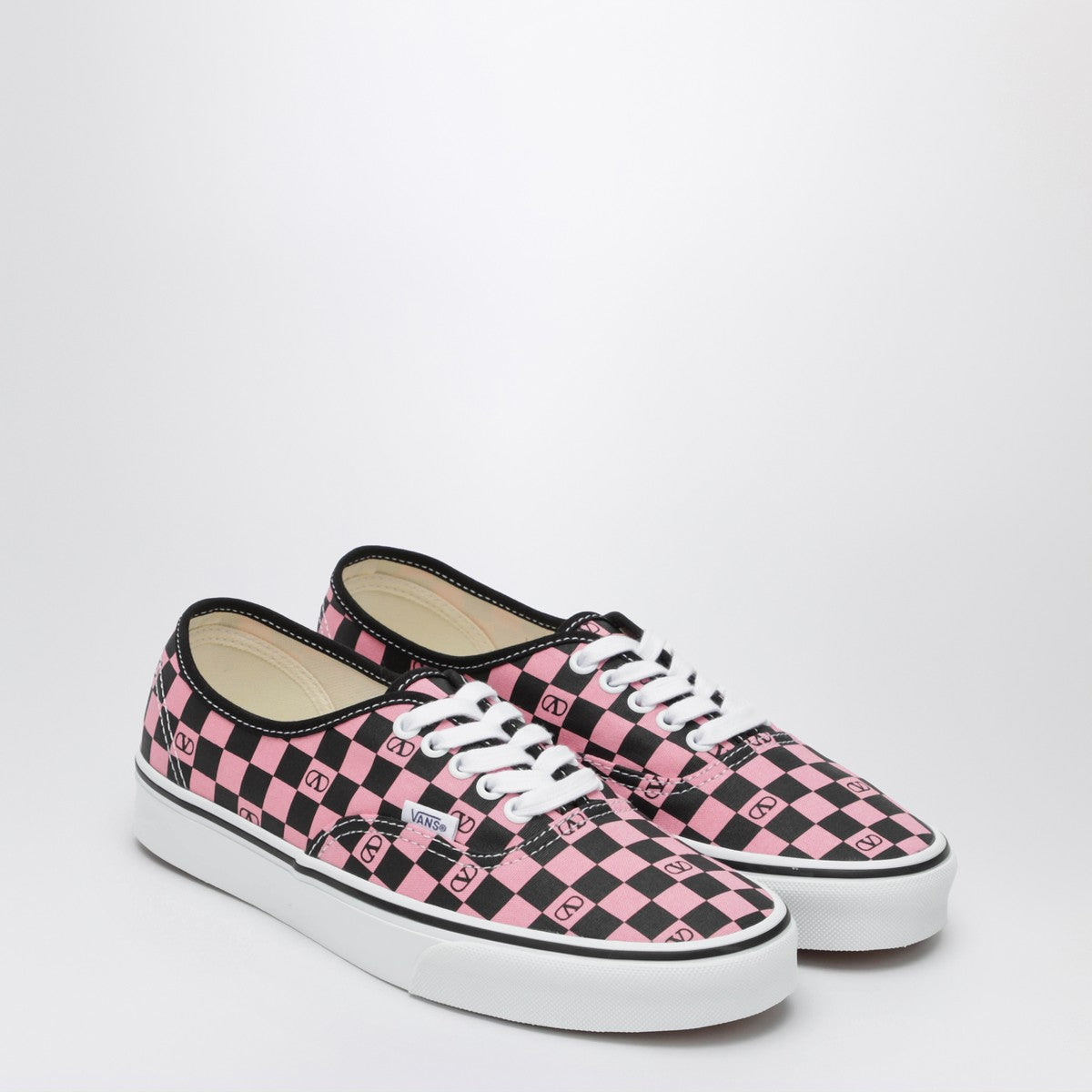 Valentino Garavani X Vans Sneaker Low-Top pink orchid/black with VLogo Checkerboard print Valentino Garavani X Vans
