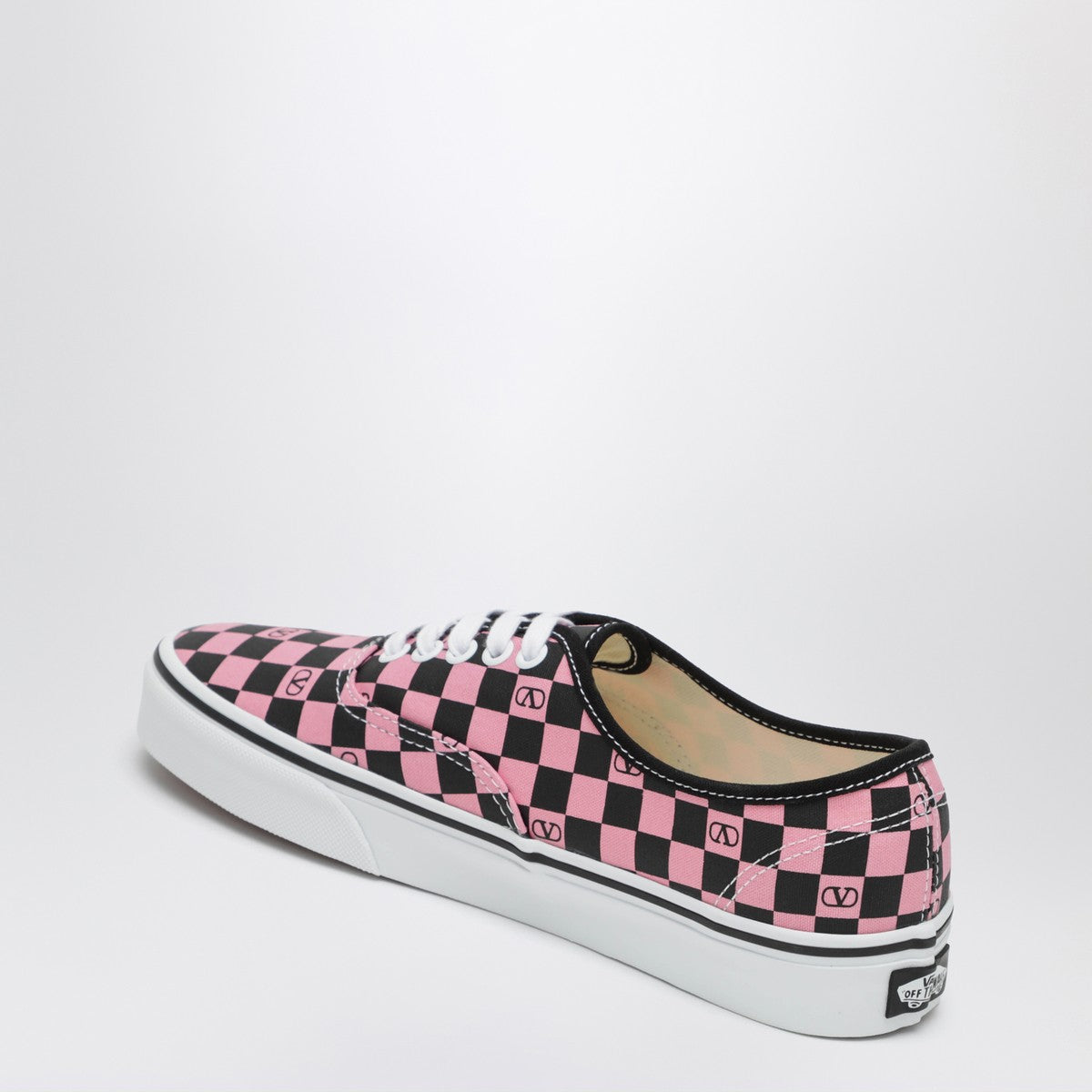 Valentino Garavani X Vans Sneaker Low-Top pink orchid/black with VLogo Checkerboard print Valentino Garavani X Vans