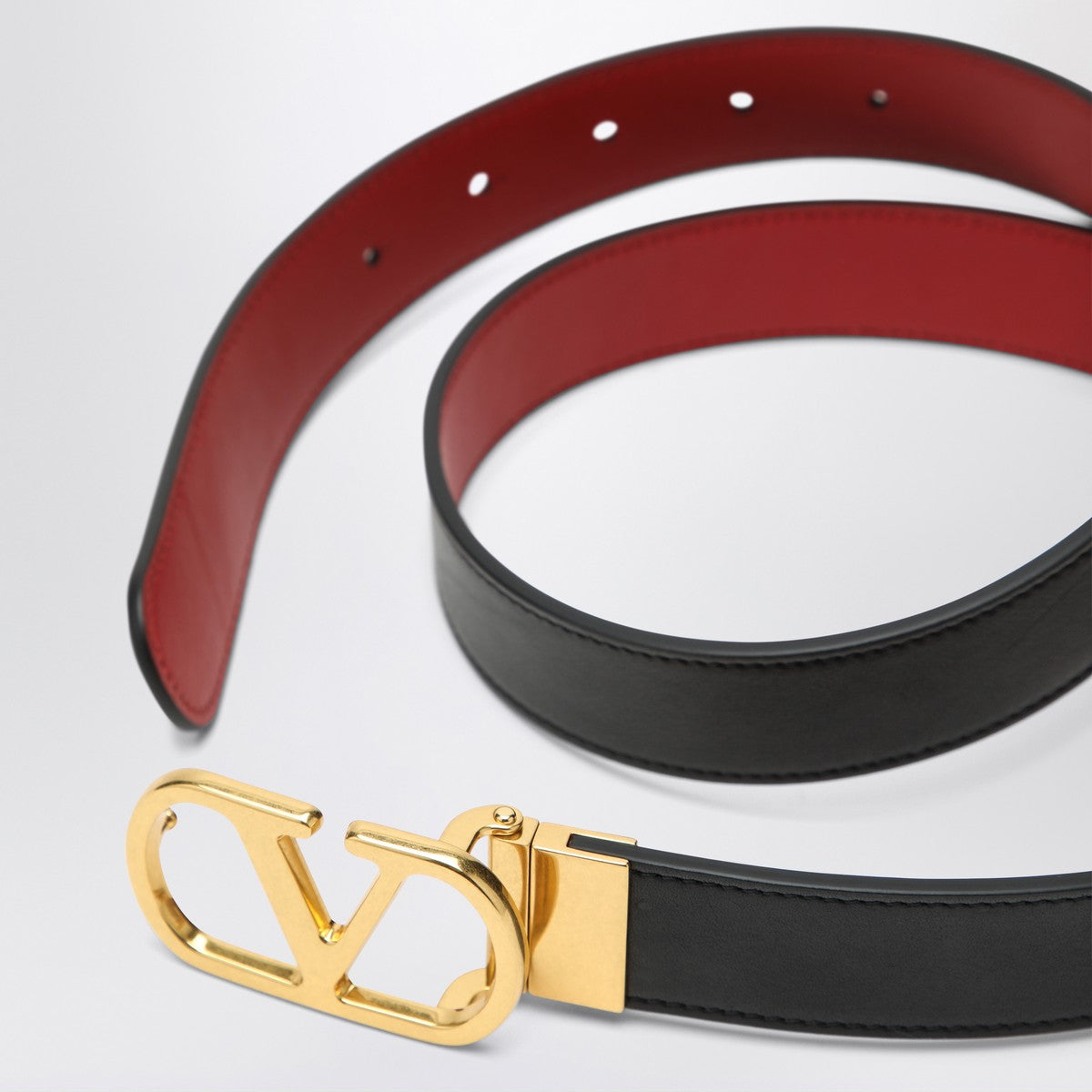 Valentino Garavani Reversible VLogo Signature belt in black/red Valentino Garavani