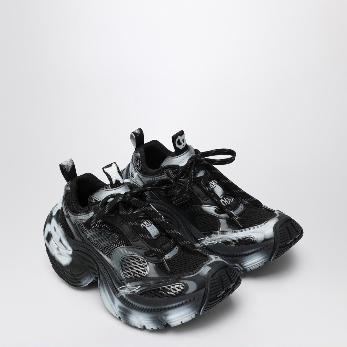 Balenciaga White/black 6XL sneakers with spray details Balenciaga