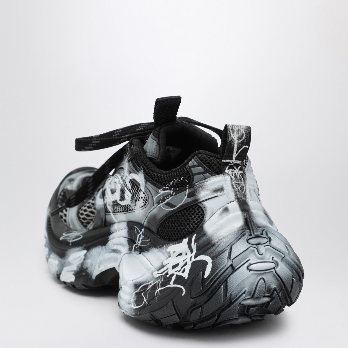 Balenciaga White/black 6XL sneakers with spray details Balenciaga