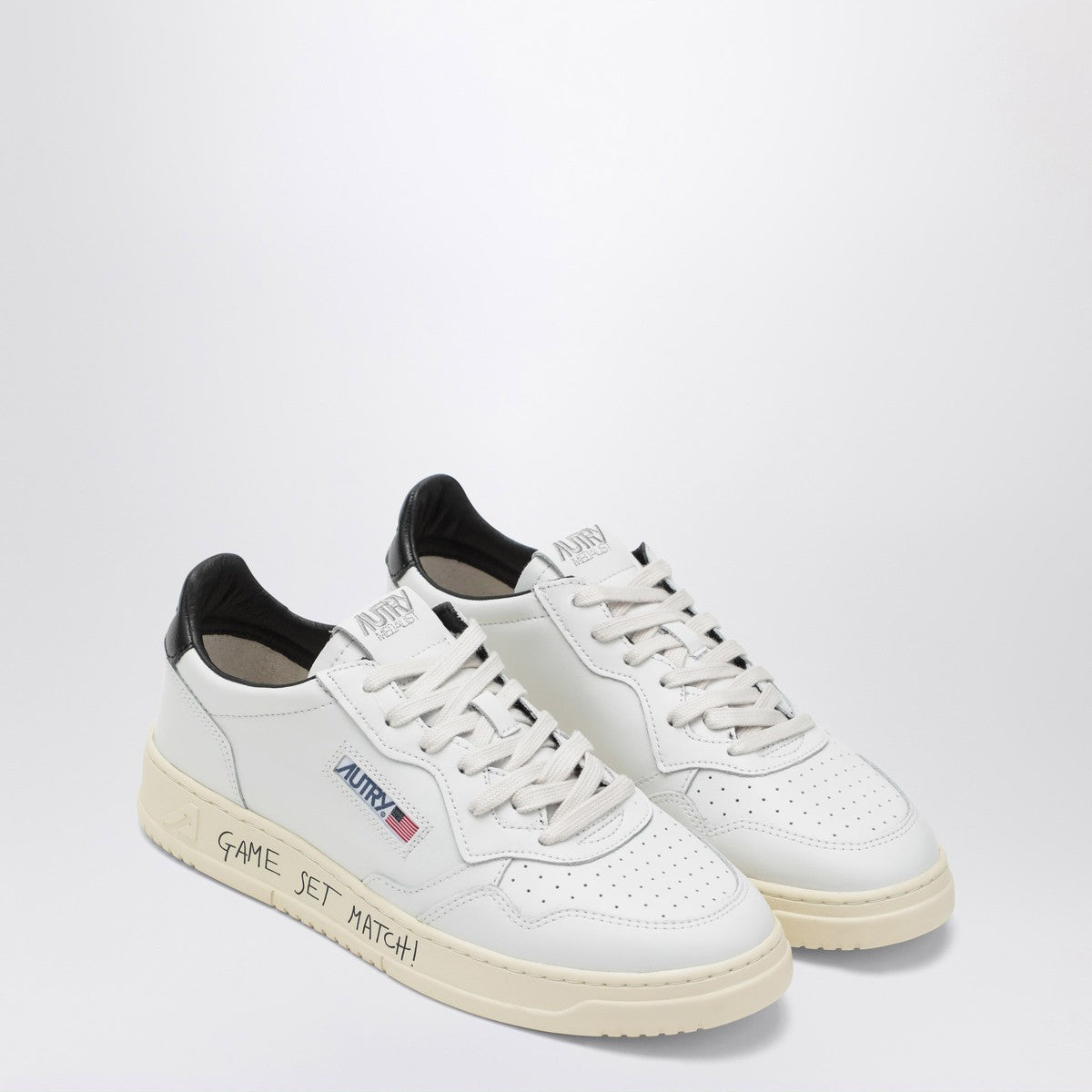 AUTRY Medalist trainer in white/black leather and suede Autry