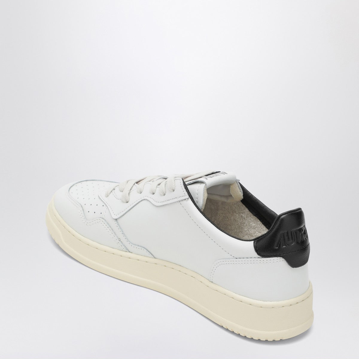 AUTRY Medalist trainer in white/black leather and suede Autry