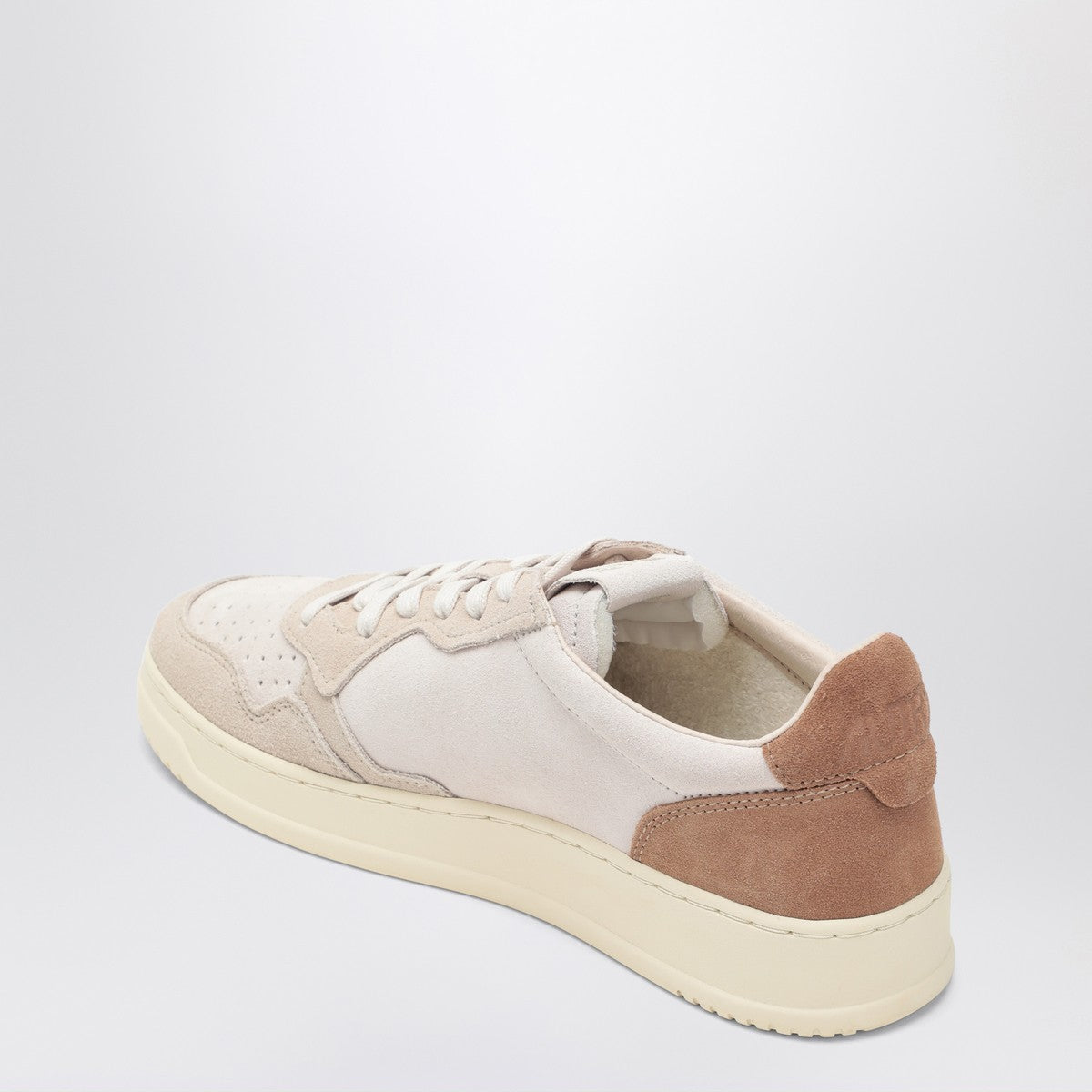AUTRY Medalist trainer in Sand/Cigar leather and suede Autry
