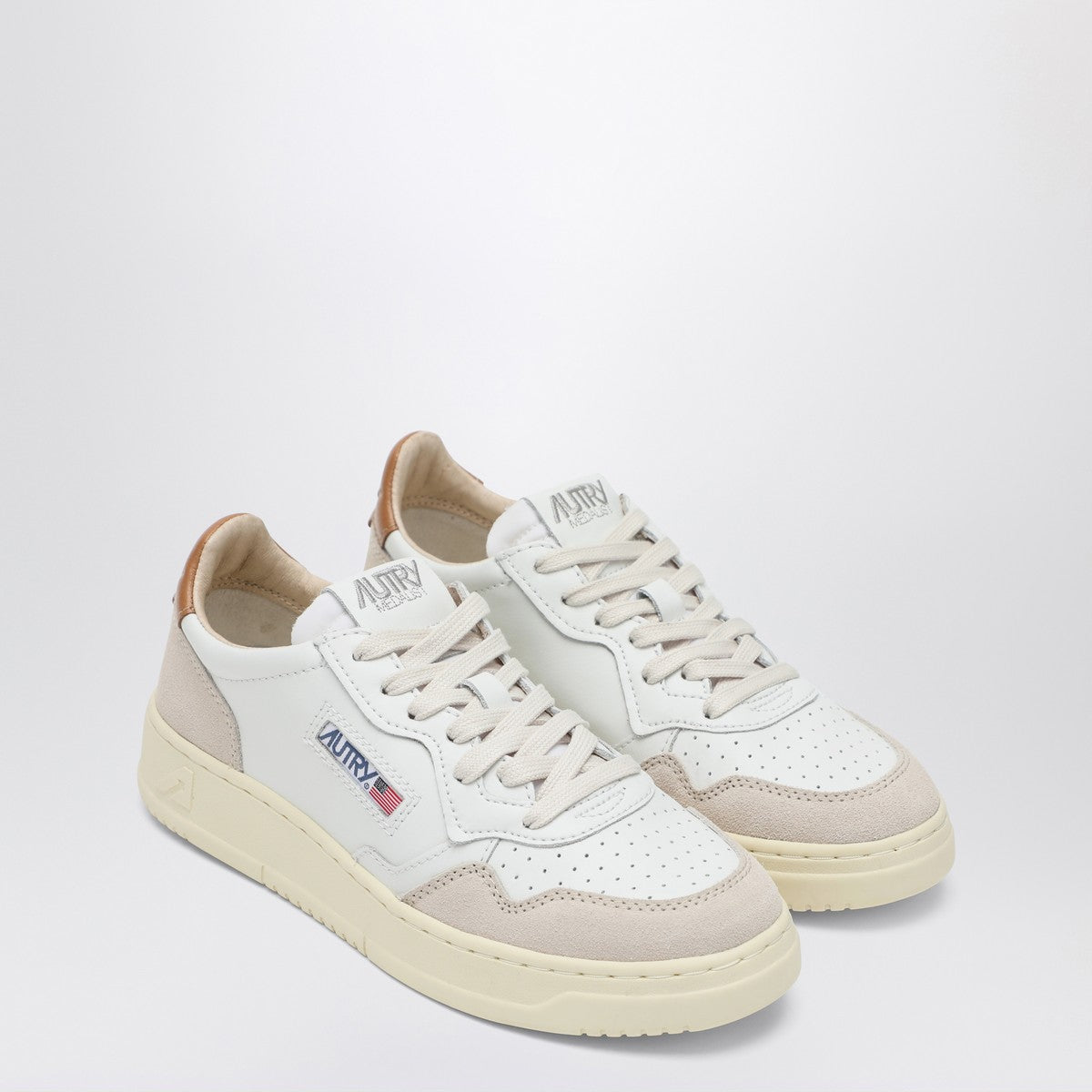 AUTRY Medalist sneakers in white/brown leather and suede Autry