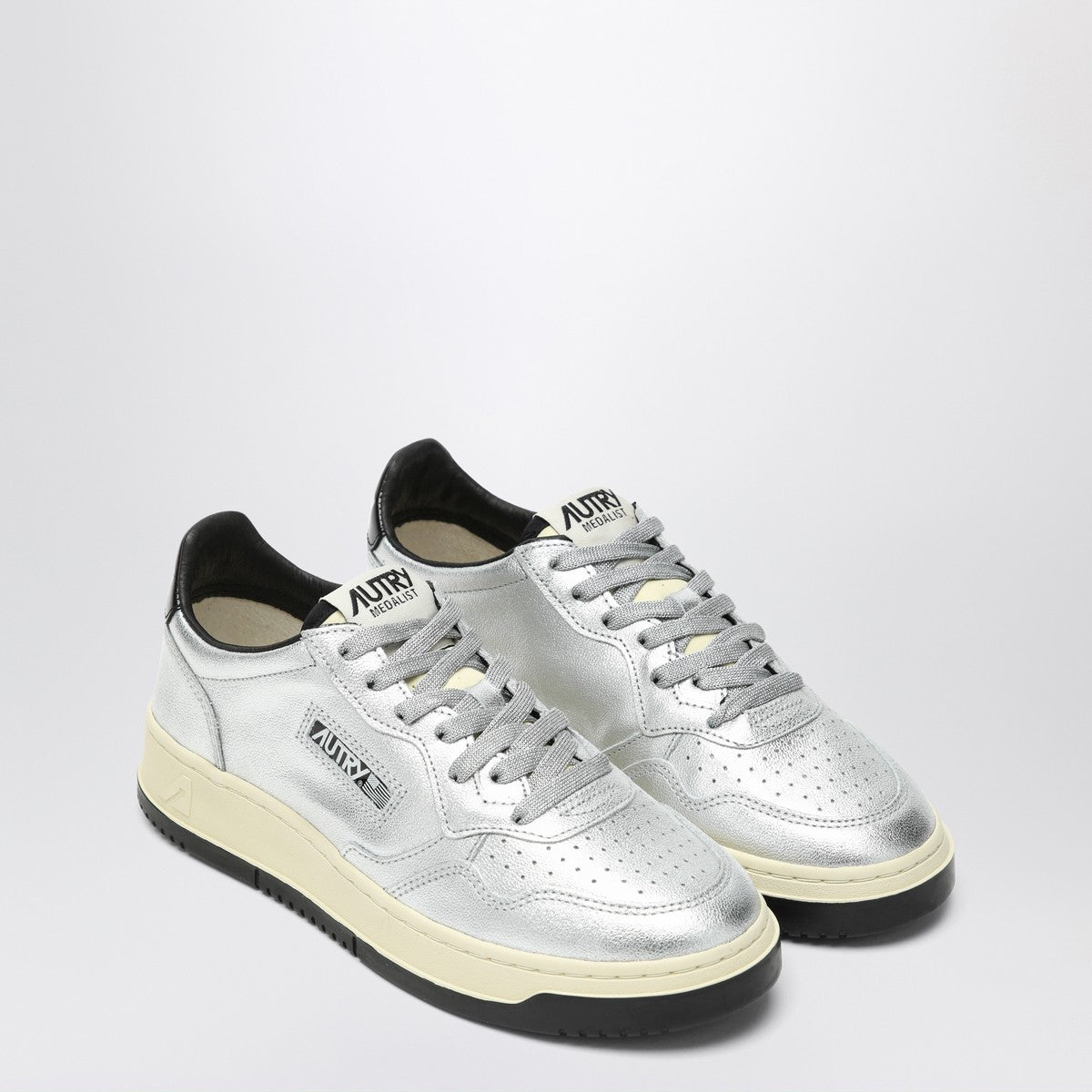 AUTRY Sneaker Medalist in silver leather Autry