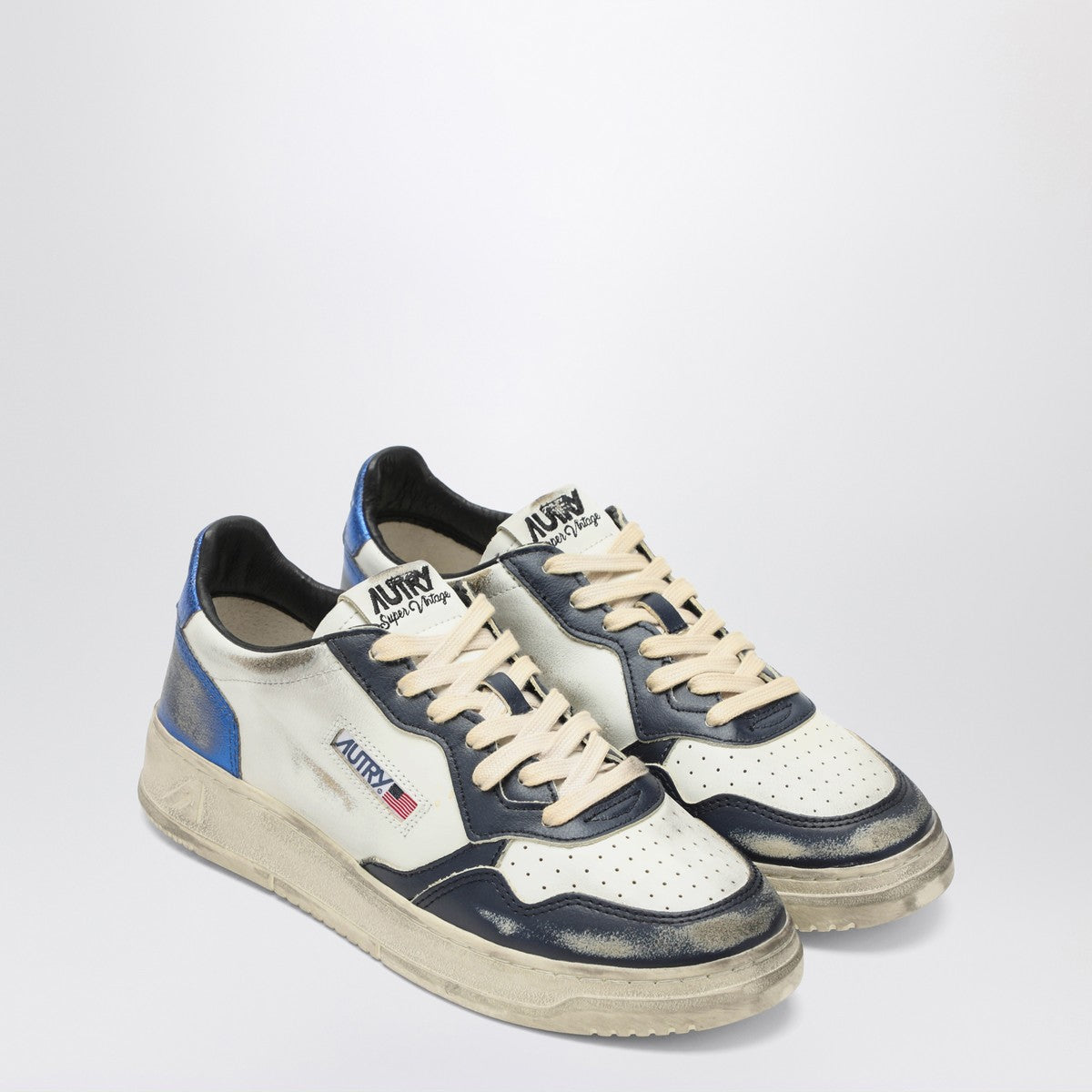AUTRY White/black/blue Medalist Low Super Vintage sneakers Autry
