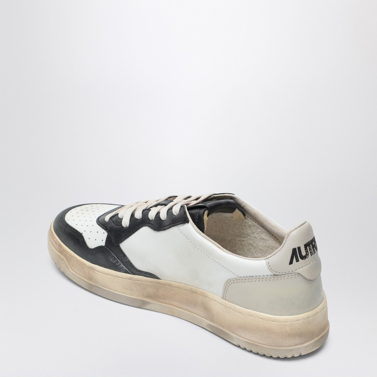 AUTRY Medalist Low Super Vintage sneakers white/black/beige Autry