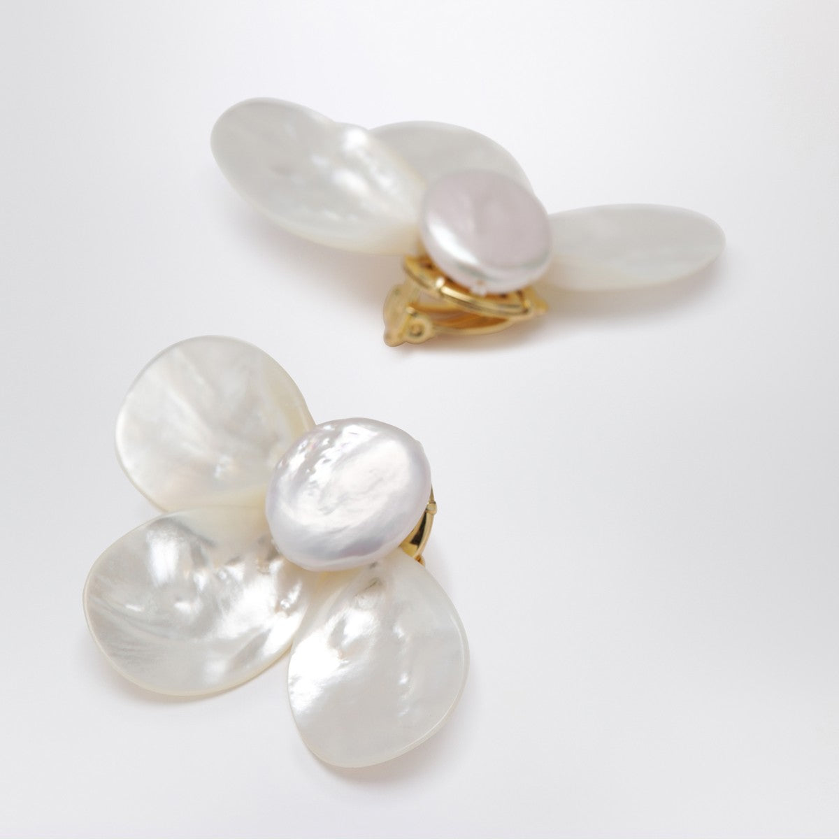 éliou Fada white earrings éliou