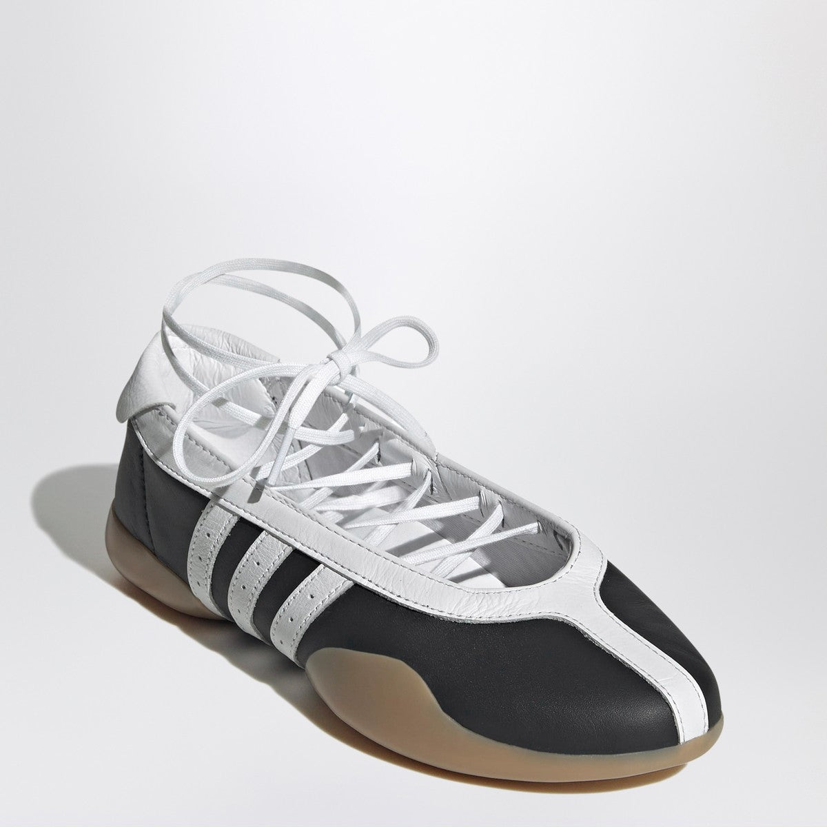 adidas Originals Mei Core Black/Cloud White/Gum Taekwondo trainers adidas Originals
