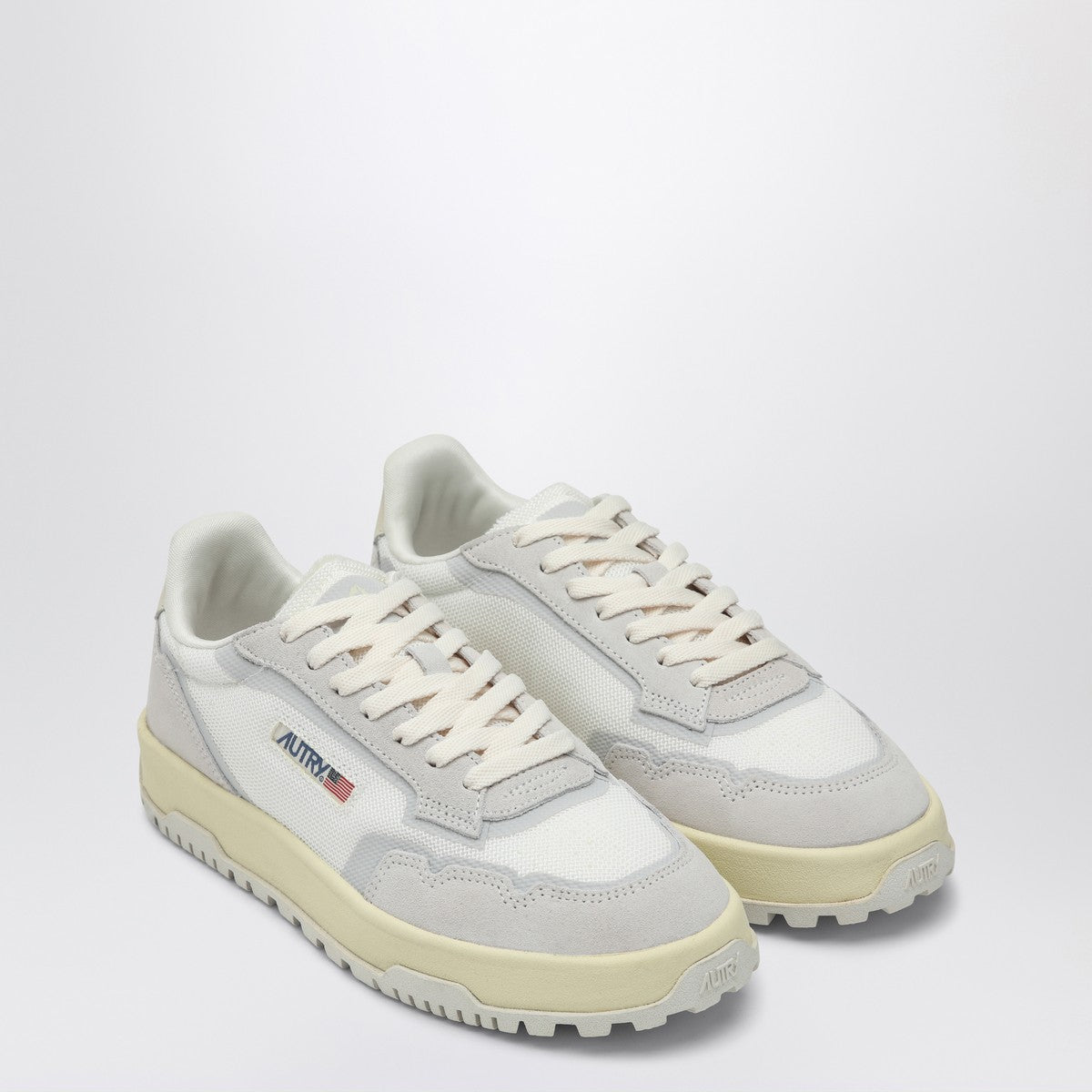AUTRY White/grey leather and mesh low CLC trainer Autry