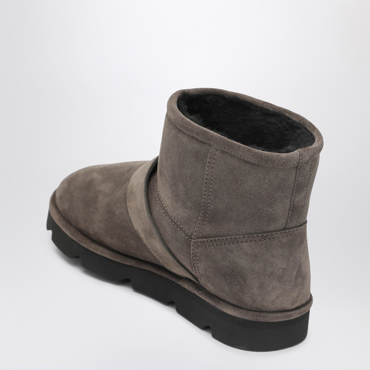 Brunello Cucinelli Boot in dove-colored suede Brunello Cucinelli