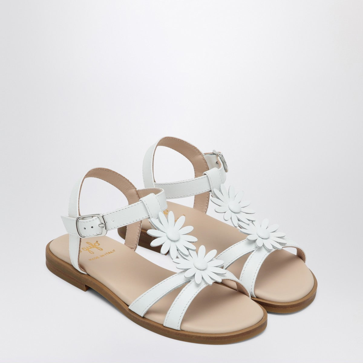 Il Gufo White sandal with applied flowers Il Gufo