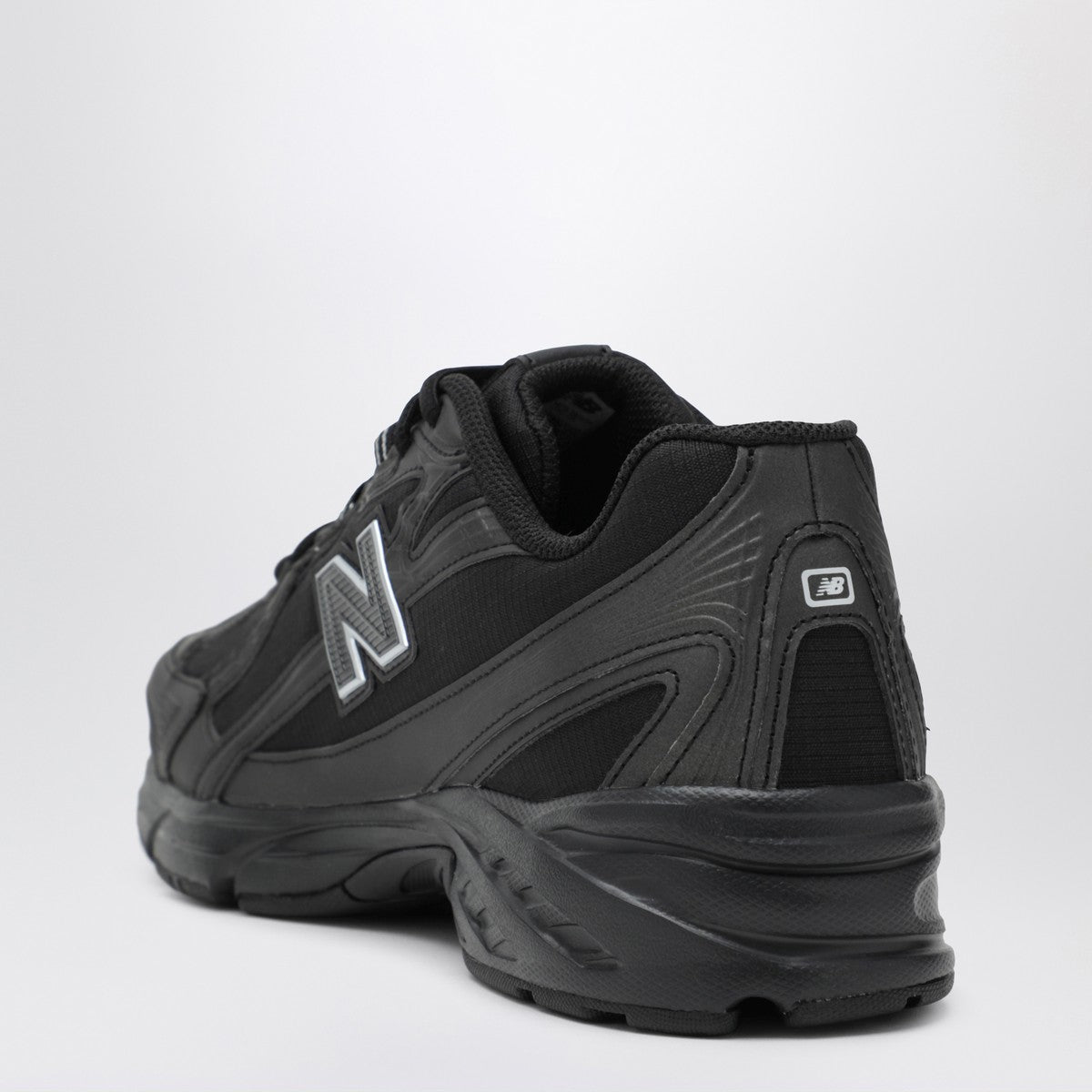 New Balance 740 Black/Silver metallic sneakers New Balance