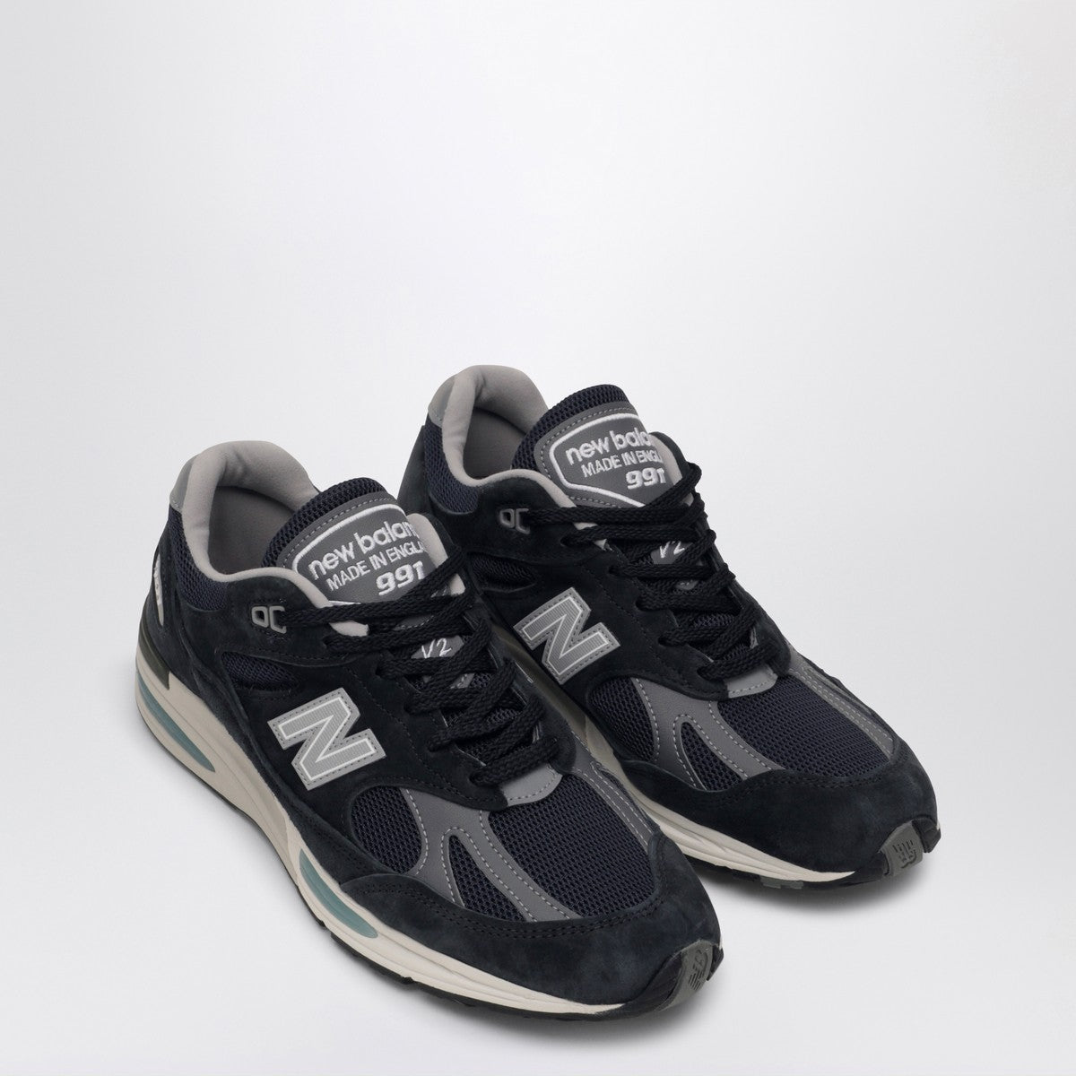 New Balance Made in UK 991v2 Sneakers in Navy Blue New Balance