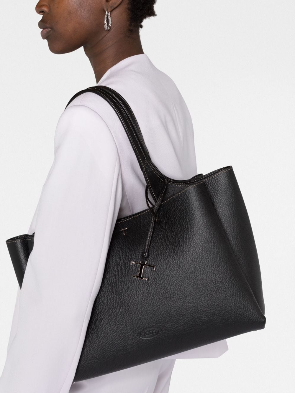 T TIMELESS MEDIUM LEATHER TOTE
