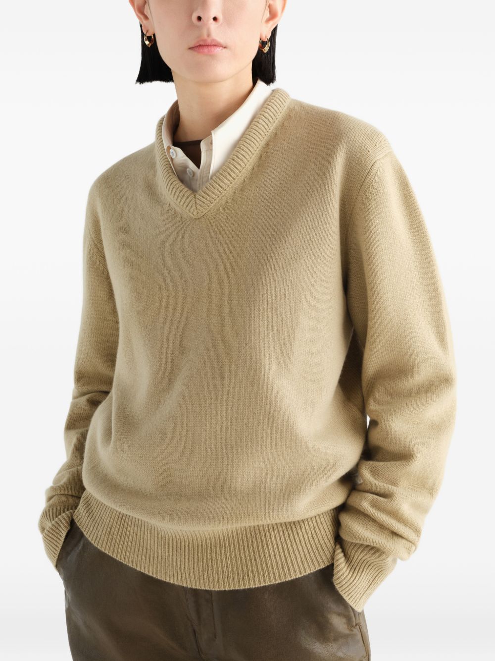 CASHMERE V-NECKED SWEATER