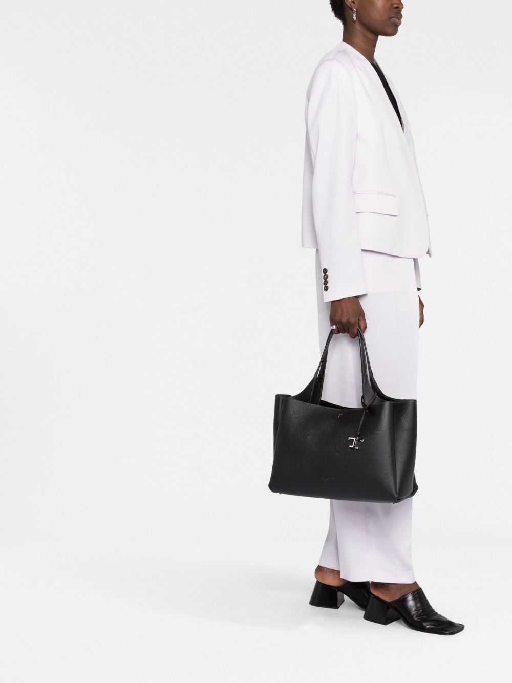 T TIMELESS MEDIUM LEATHER TOTE