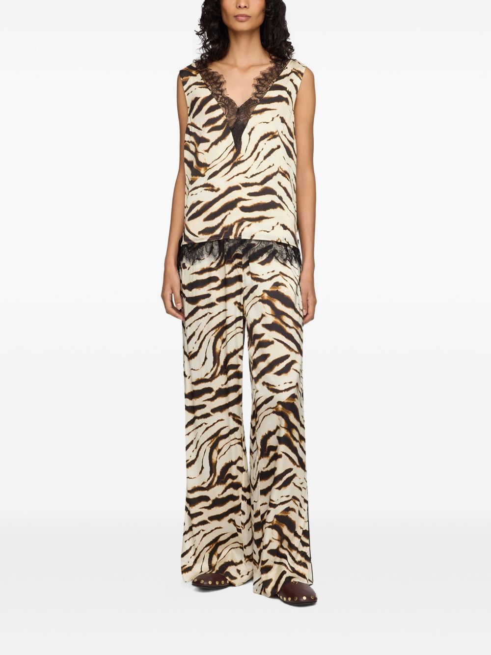 ZEVRA PRINT V-NECKED TOP