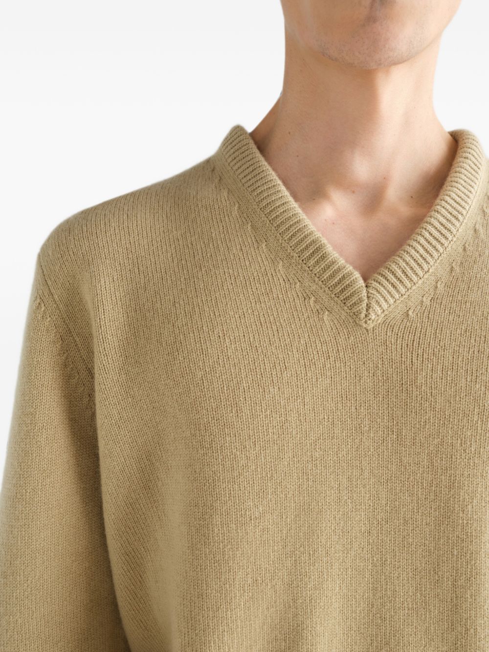 CASHMERE V-NECKED SWEATER