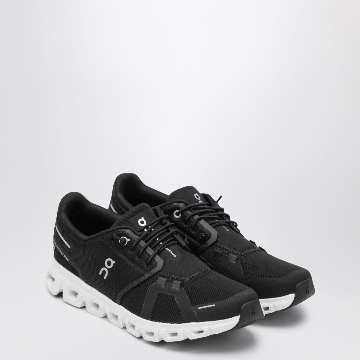 On Sneaker Cloud 6 black/white On 