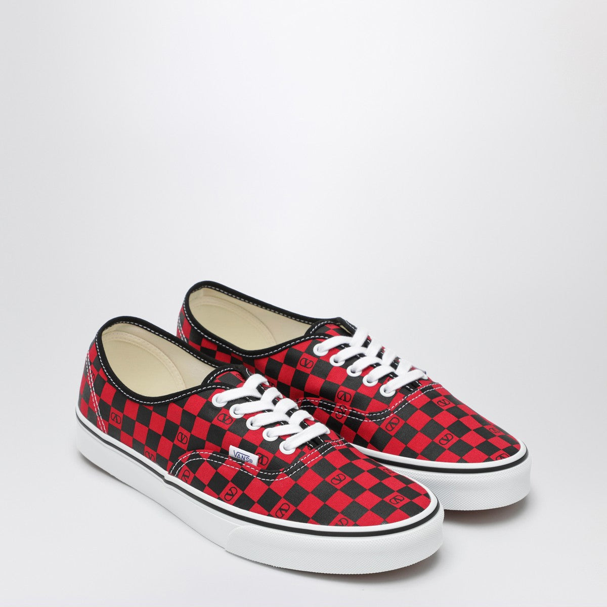 Valentino Garavani X Vans Sneaker Low-Top red/black with VLogo Checkerboard print Valentino Garavani X Vans 