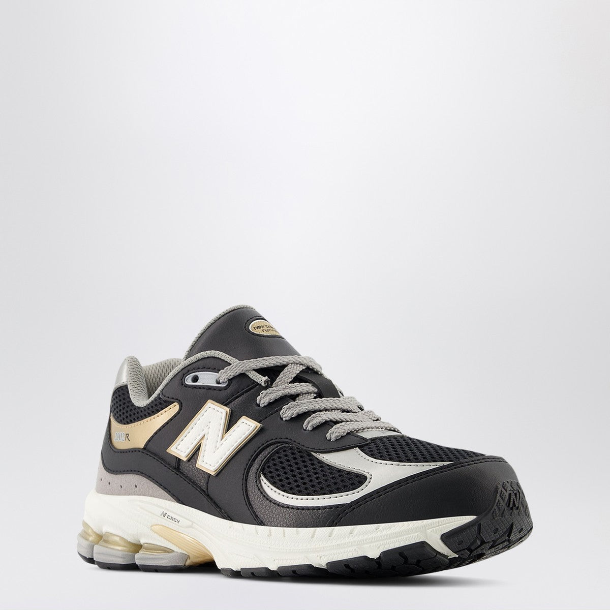 New Balance 2002R low-top sneaker black/silver/gold New Balance 