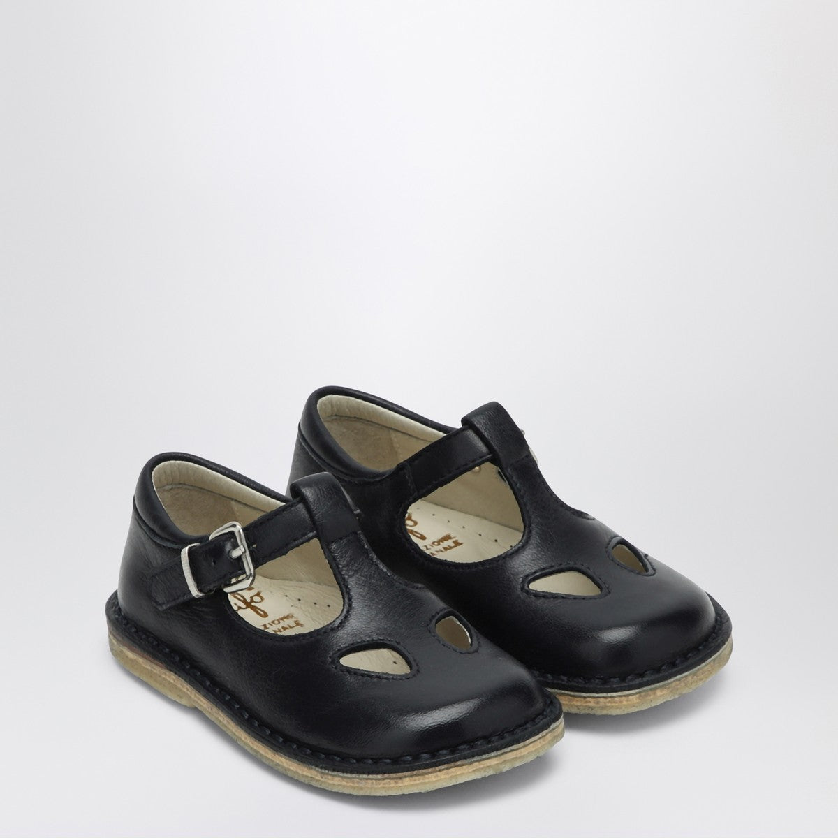 Il Gufo Sandal with blue eyelets in leather Il Gufo 