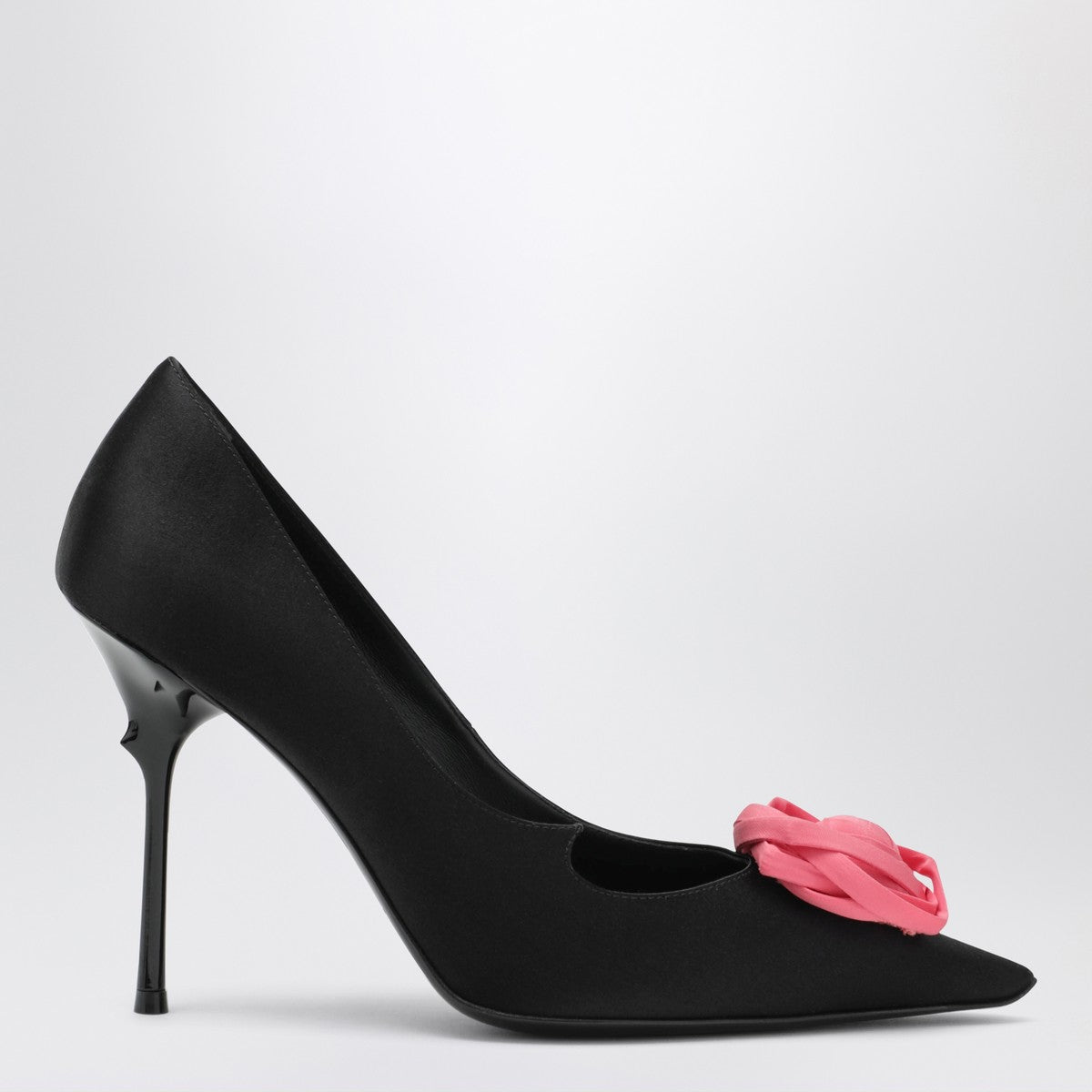 ROGER VIVIER Black satin pumps with rose Roger Vivier 