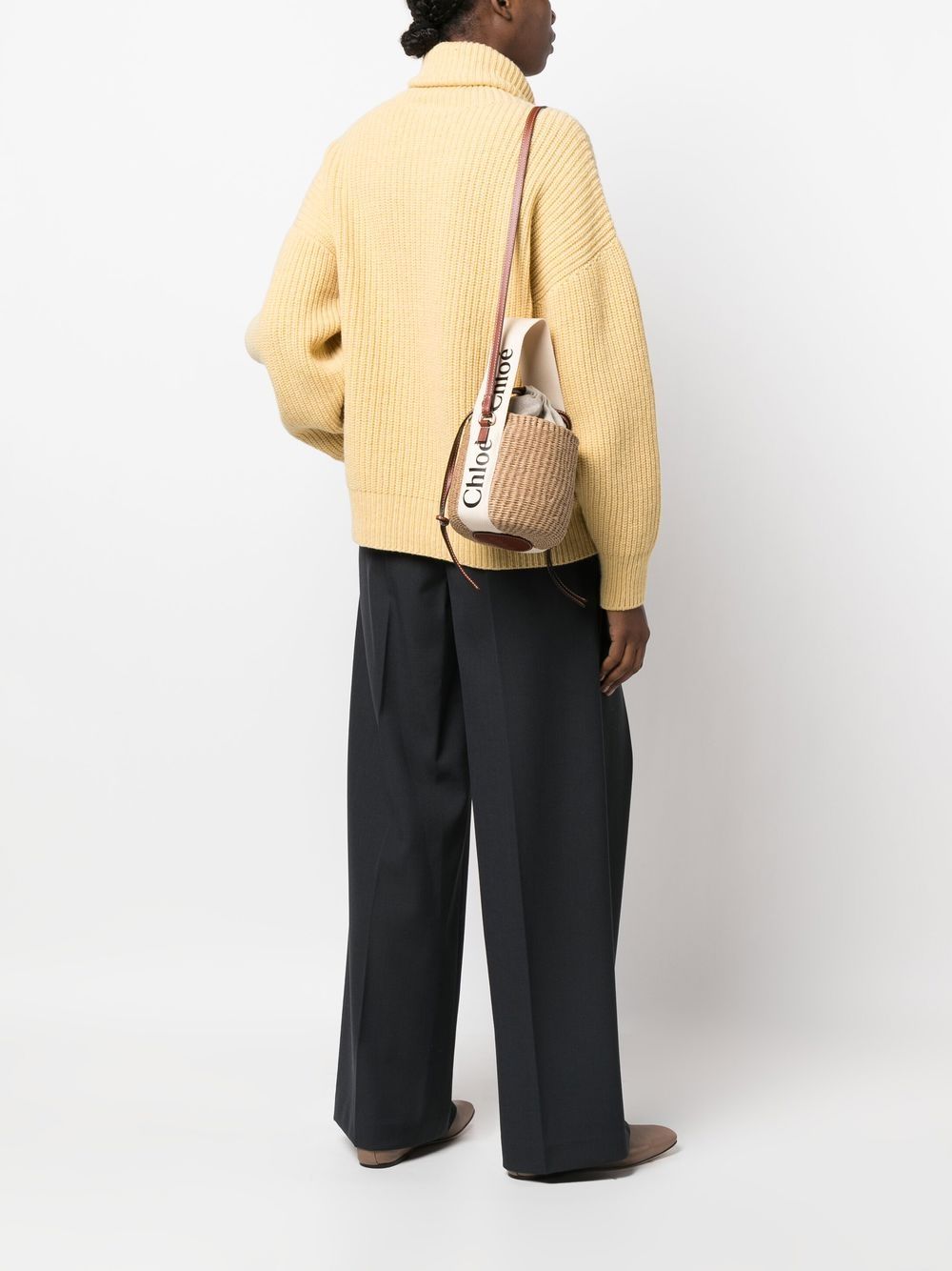 WOODY SMALL STRAW BUCKET BAG